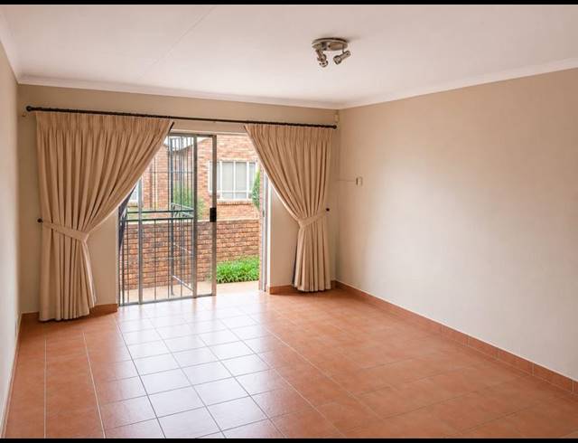 2 BEDROOM TOWNHOUSE FOR SALE IN ELDORAIGNE